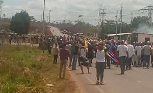 Pemones Protest in Troncal 10