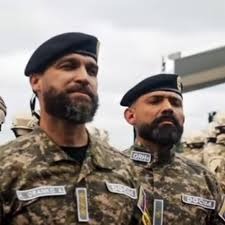 Granko Arteaga, DAE-Anführer (links)